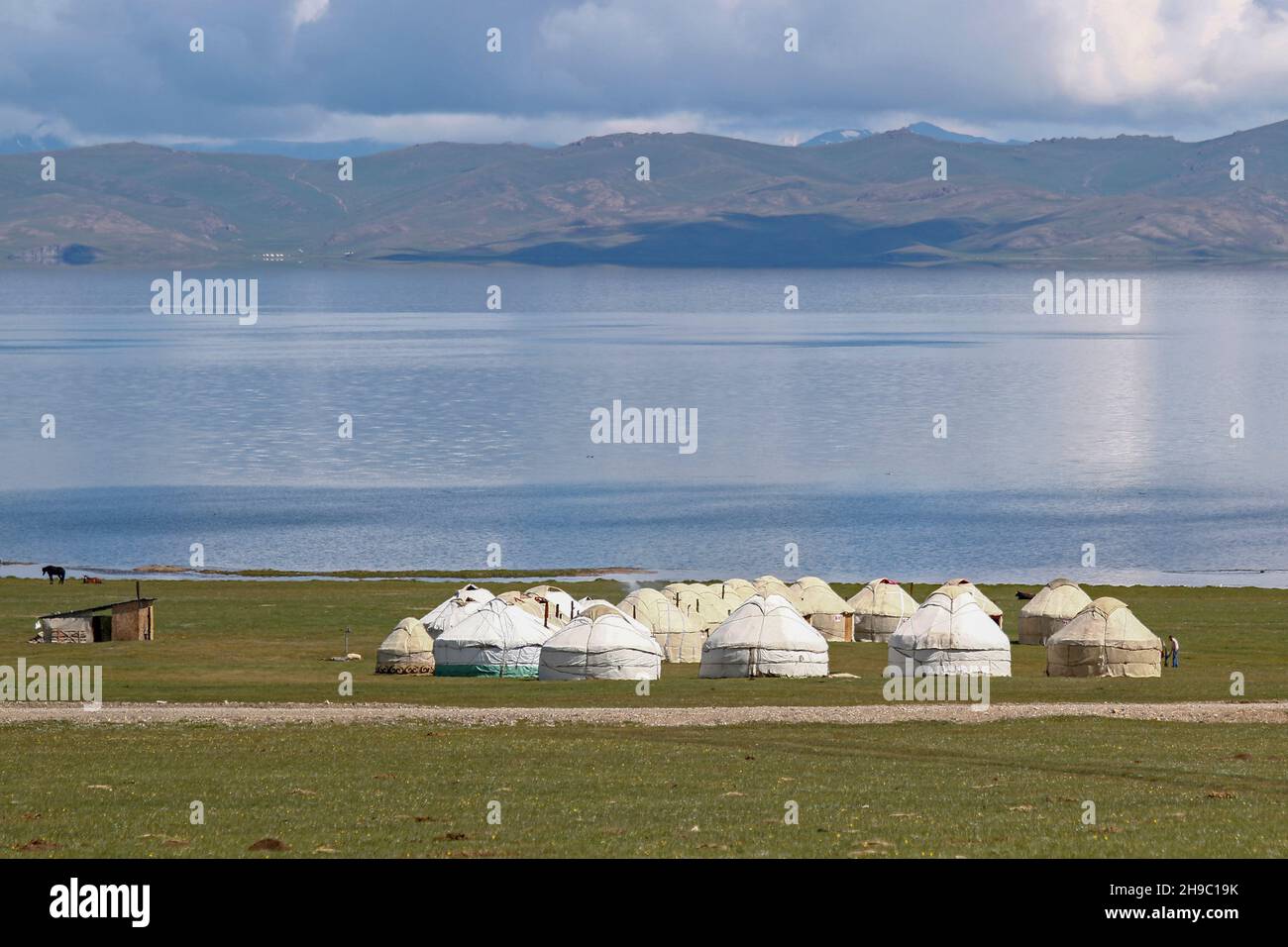 Yurts campo sul lago Song Kul in Kirghizistan Foto Stock