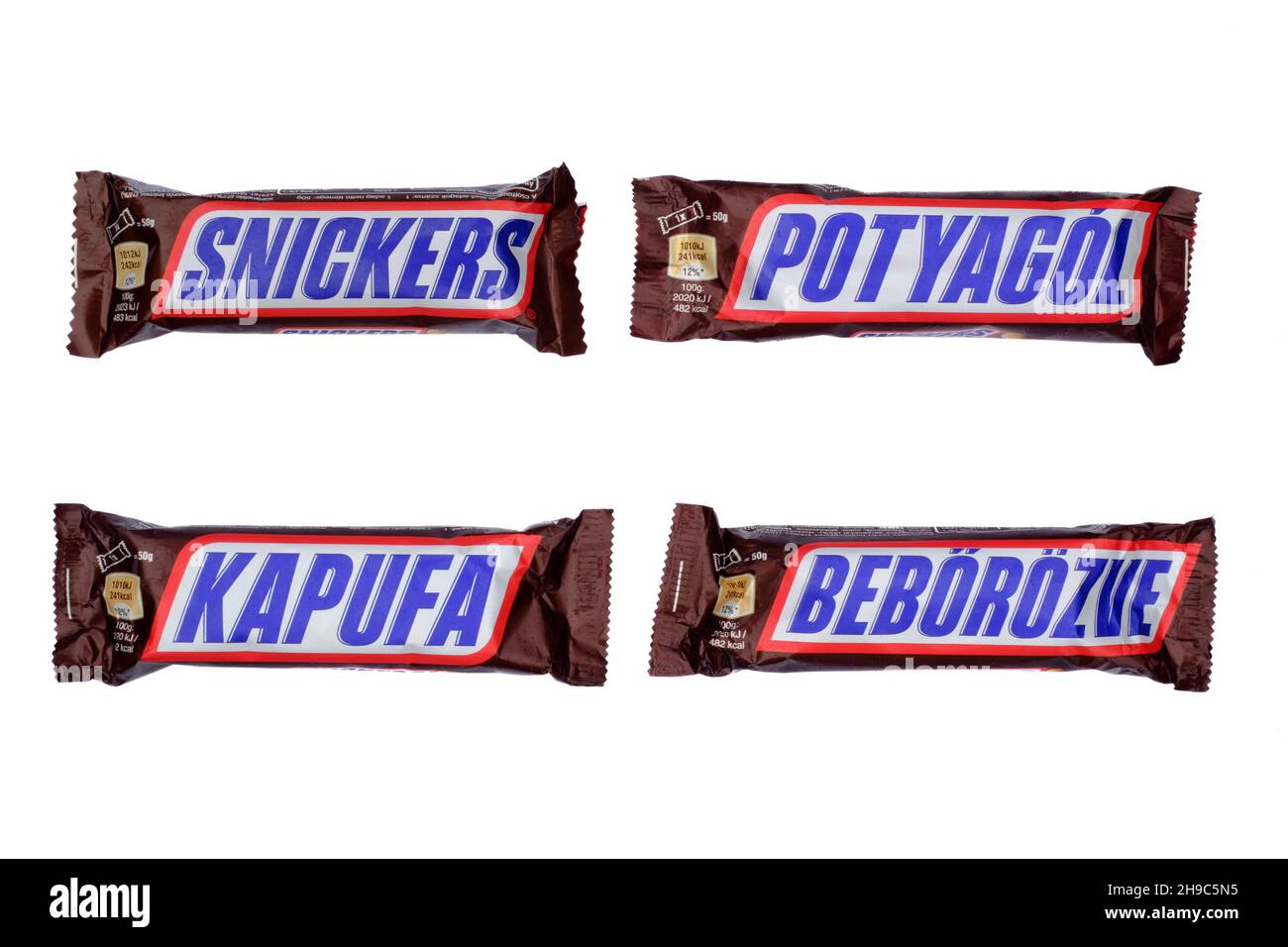 snickers bar in confezione originale insieme a tre barrette in edizione speciale rinominate con termini di calcio ungherese per la coppa dell'euro nel 2021 ungheria Foto Stock