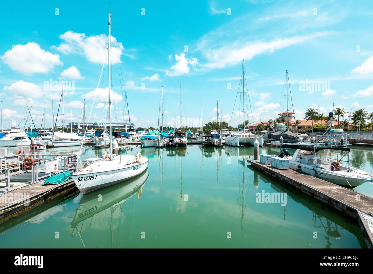 yacht. cielo blu e acqua. relax. acqua calma. modalità relax. orizzonte Foto Stock