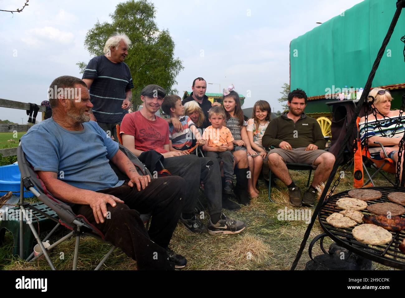 La famiglia Romany Travellers' si riunisce vicino a Telford. Foto Stock