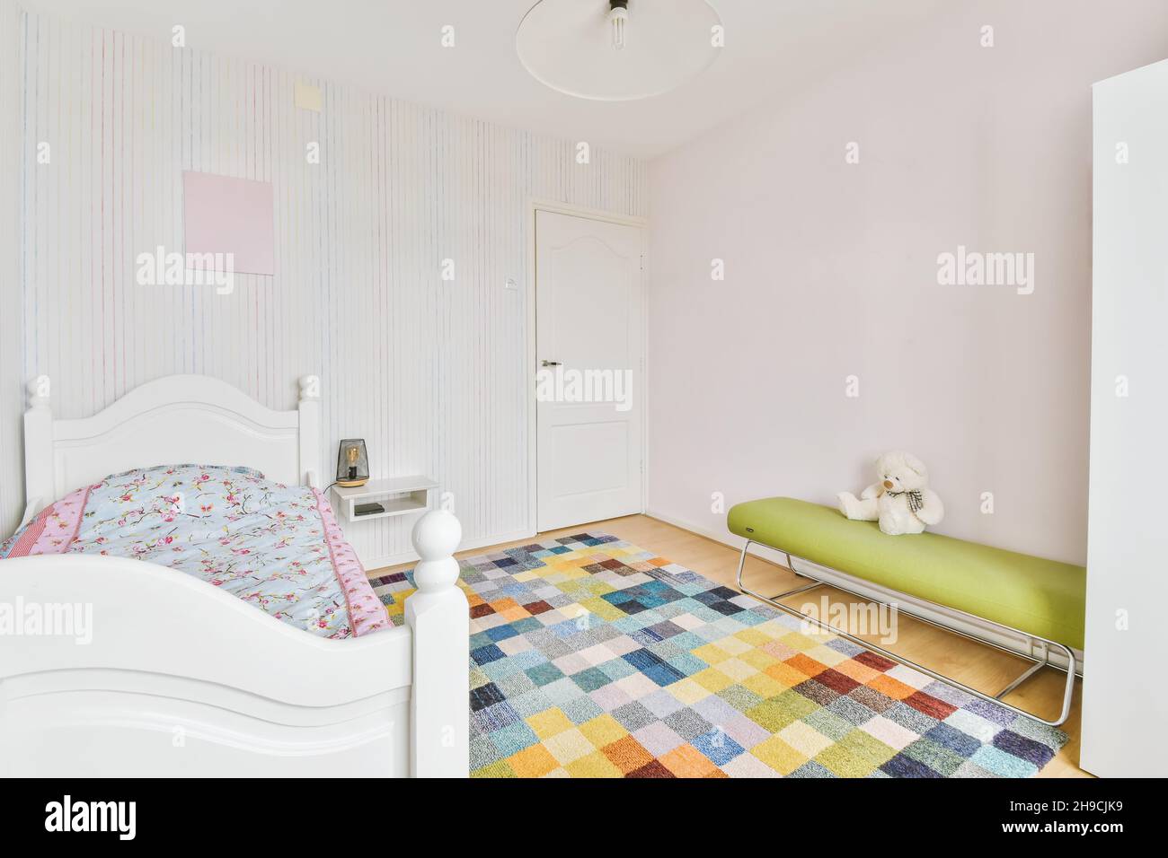 Camera per bambini con un gioco di colori contrastanti Foto Stock