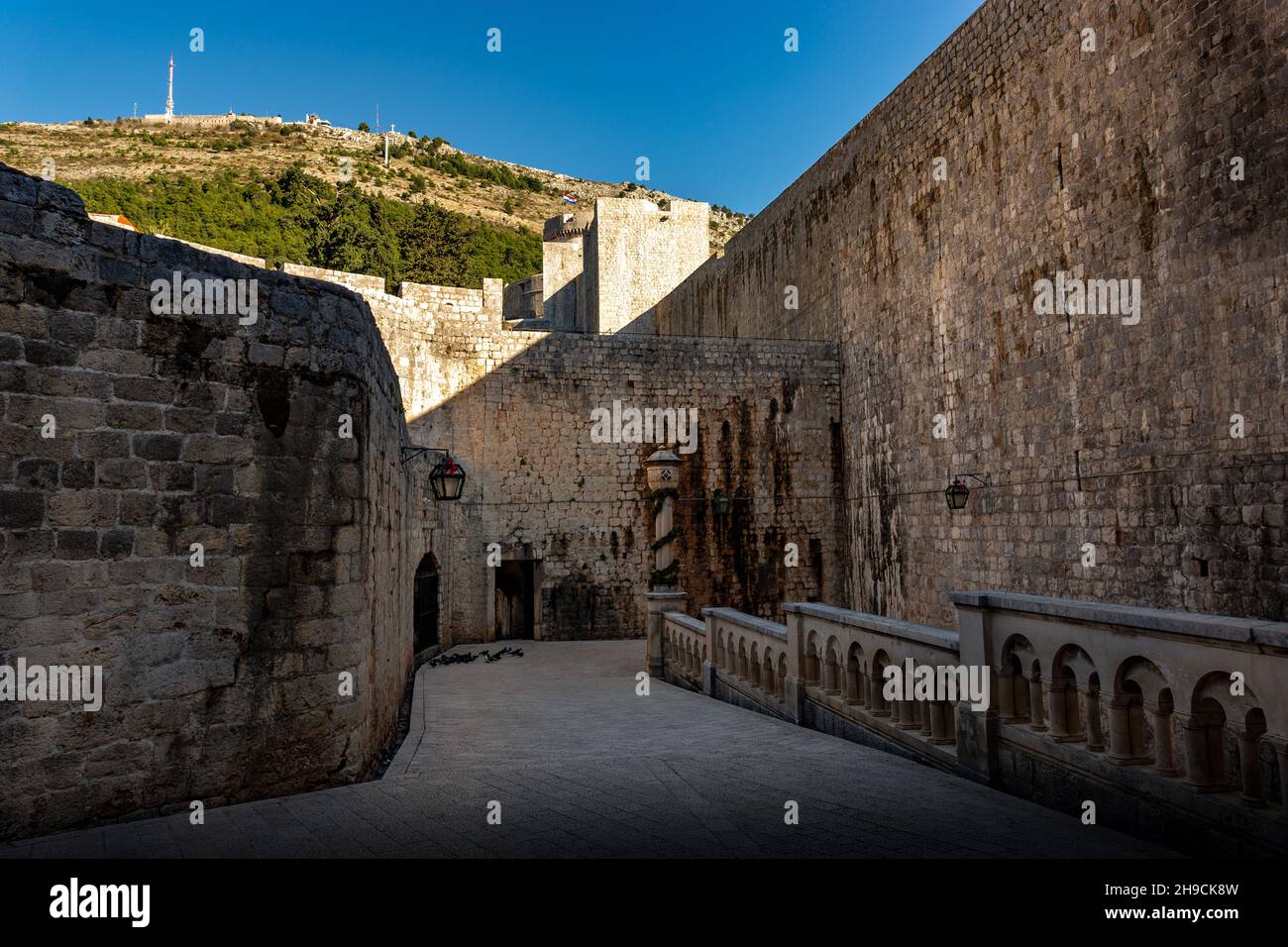 Antiche mura del centro di Dubrovnik, Croazia Foto Stock