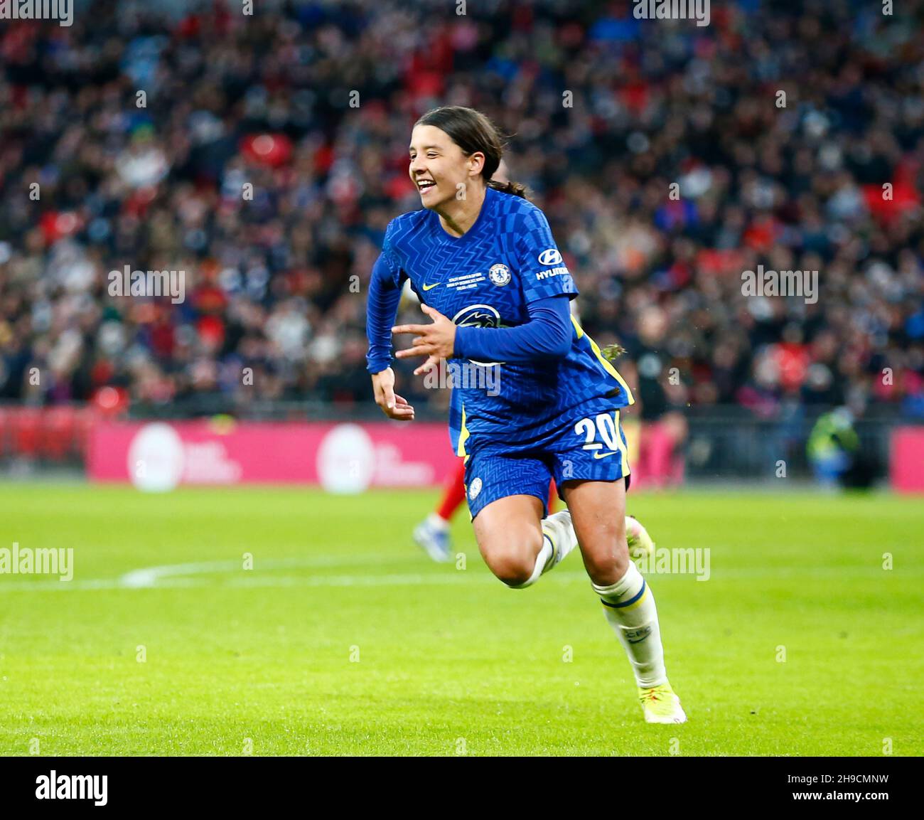 LONDRA, Inghilterra - DICEMBRE 05:Chelsea Women Sam Kerr celebra il suo obiettivo durante la finale 2021 della Coppa delle Donne Vitality fa tra Arsenal e Chelsea a Wem Foto Stock