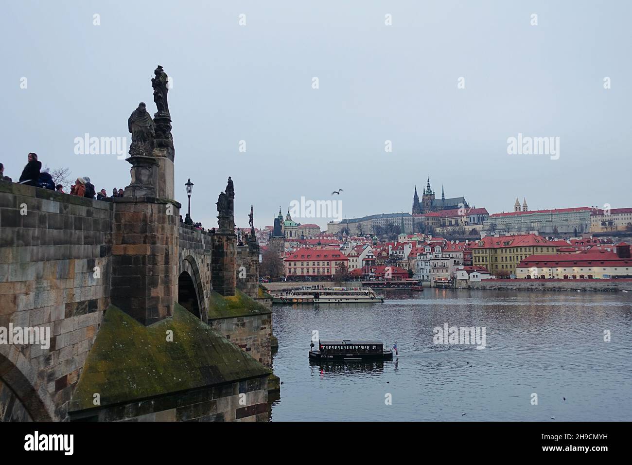 Ponte Carlo a Praha - il punto di riferimento più famoso Foto Stock