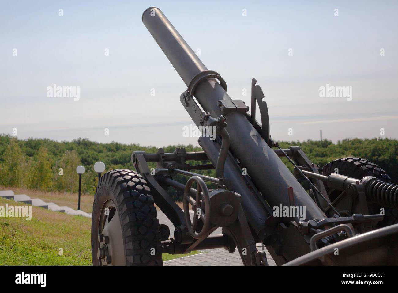 Mortaio divisionale 160 mm modello 1943 in museo all'aperto. Il Marshal Konev Height Memorial. Ucraina, Kharkov - Agosto 23. 2021 Foto Stock