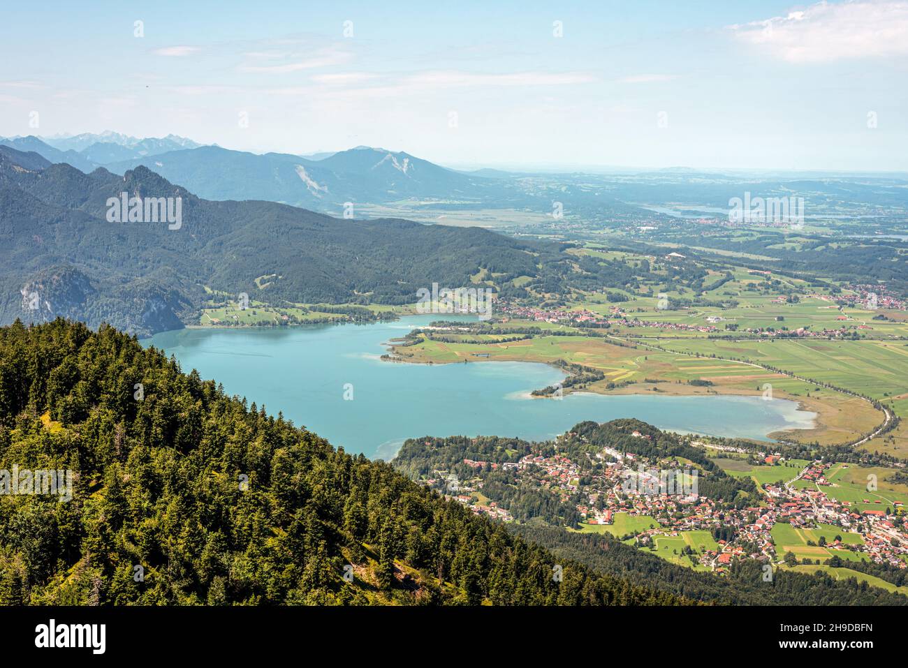 Vista panoramica sul lago di Kochel nelle alpi bavaresi, Germania Foto Stock