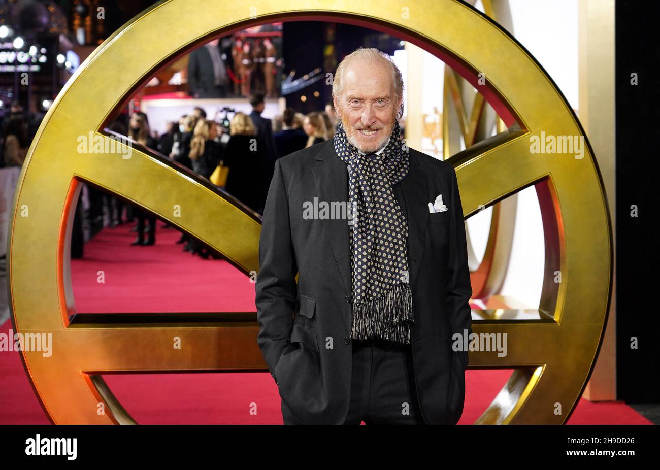 Charles Dance partecipa alla prima mondiale del film, The King's Man al Cineworld Leicester Square, Londra. Data foto: Lunedì 6 dicembre 2021. Foto Stock