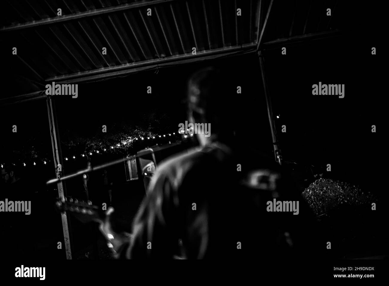 Kevin Cherokee e il deserto si ribellano il 5 dicembre 2021 presso il country club El Manantial nella città di San Pedro el Saucito a Hermosillo. Urban Rock, Country Rock, Folk Rock, Rock è spagnolo, alternative rock, Roccia indie. (Foto di Luis Gutierrez / Norte Foto). Kevin Cherokee y los Rebeldes del Desierto el 5 de diciembre 2021 en el club campestre El Manantial en el poblado San Pedro el Saucito en Hermosillo. Rock urbano, Country Rock, Folk Rock, Rock es español, Rock alternativo, Roccia indie. (Foto di Luis Gutierrez / Norte Foto). Foto Stock