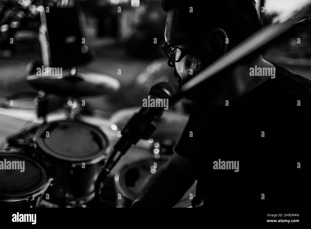 La rock band Maquina 501 suonò presso la casa di campagna El Manantial nella zona rurale di Hermosillo il 5 dicembre 2021. Urban Rock, Country Rock, Folk Rock, Rock è spagnolo, alternative rock, Roccia indie in Hermosillo .... (Foto di Luis Gutierrez / Norte Foto). La banda de rock Maquina 501 tocando en el campestre El Manantial del area rurale de Hermosillo el 5 de diciembre 2021 . Rock urbano, Country Rock, Folk Rock, Rock es español, Rock alternativo, Indie rock.en Hermosillo....(Foto di Luis Gutierrez / Norte Foto). Foto Stock