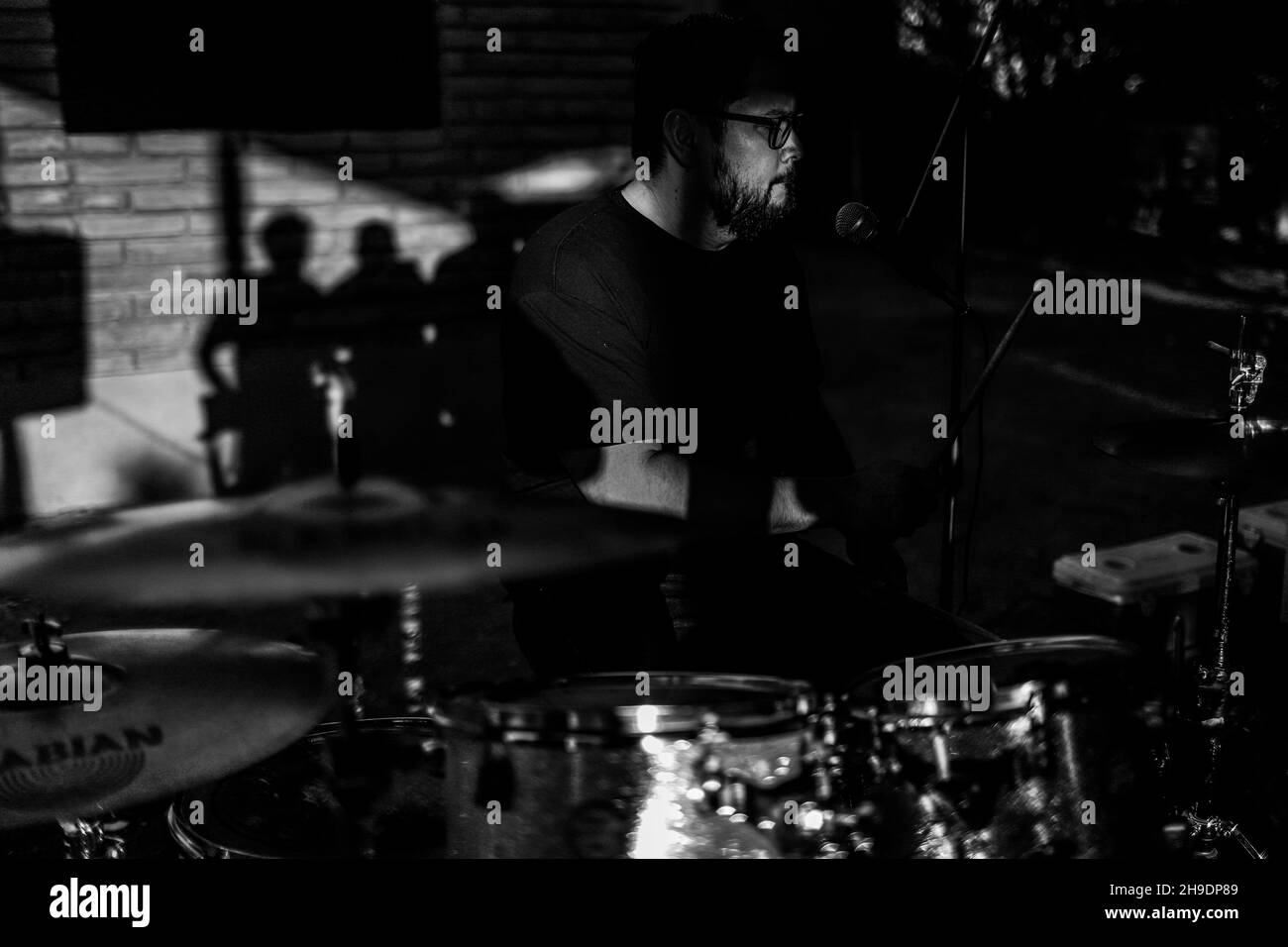 La rock band Maquina 501 suonò presso la casa di campagna El Manantial nella zona rurale di Hermosillo il 5 dicembre 2021. Urban Rock, Country Rock, Folk Rock, Rock è spagnolo, alternative rock, Roccia indie in Hermosillo .... (Foto di Luis Gutierrez / Norte Foto). La banda de rock Maquina 501 tocando en el campestre El Manantial del area rurale de Hermosillo el 5 de diciembre 2021 . Rock urbano, Country Rock, Folk Rock, Rock es español, Rock alternativo, Indie rock.en Hermosillo....(Foto di Luis Gutierrez / Norte Foto). Foto Stock