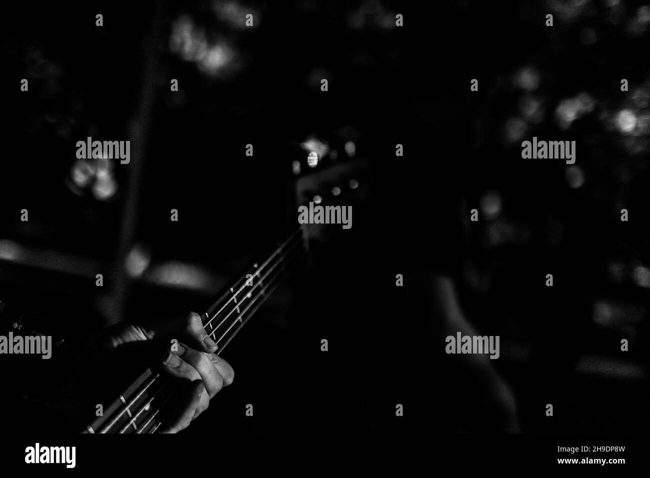 La rock band Maquina 501 suonò presso la casa di campagna El Manantial nella zona rurale di Hermosillo il 5 dicembre 2021. Urban Rock, Country Rock, Folk Rock, Rock è spagnolo, alternative rock, Roccia indie in Hermosillo .... (Foto di Luis Gutierrez / Norte Foto). La banda de rock Maquina 501 tocando en el campestre El Manantial del area rurale de Hermosillo el 5 de diciembre 2021 . Rock urbano, Country Rock, Folk Rock, Rock es español, Rock alternativo, Indie rock.en Hermosillo....(Foto di Luis Gutierrez / Norte Foto). Foto Stock