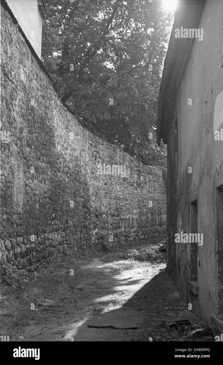 Boles³awiec, 1947-10. Frammento œredniowiecznych Murów obronnych. wb/gr PAP Dok³adny dzieñ wydarzenia nieustalony. Boleslawiec, ottobre 1947. Una parte delle mura fortificate del Medioevo. wb/gr PAP Foto Stock