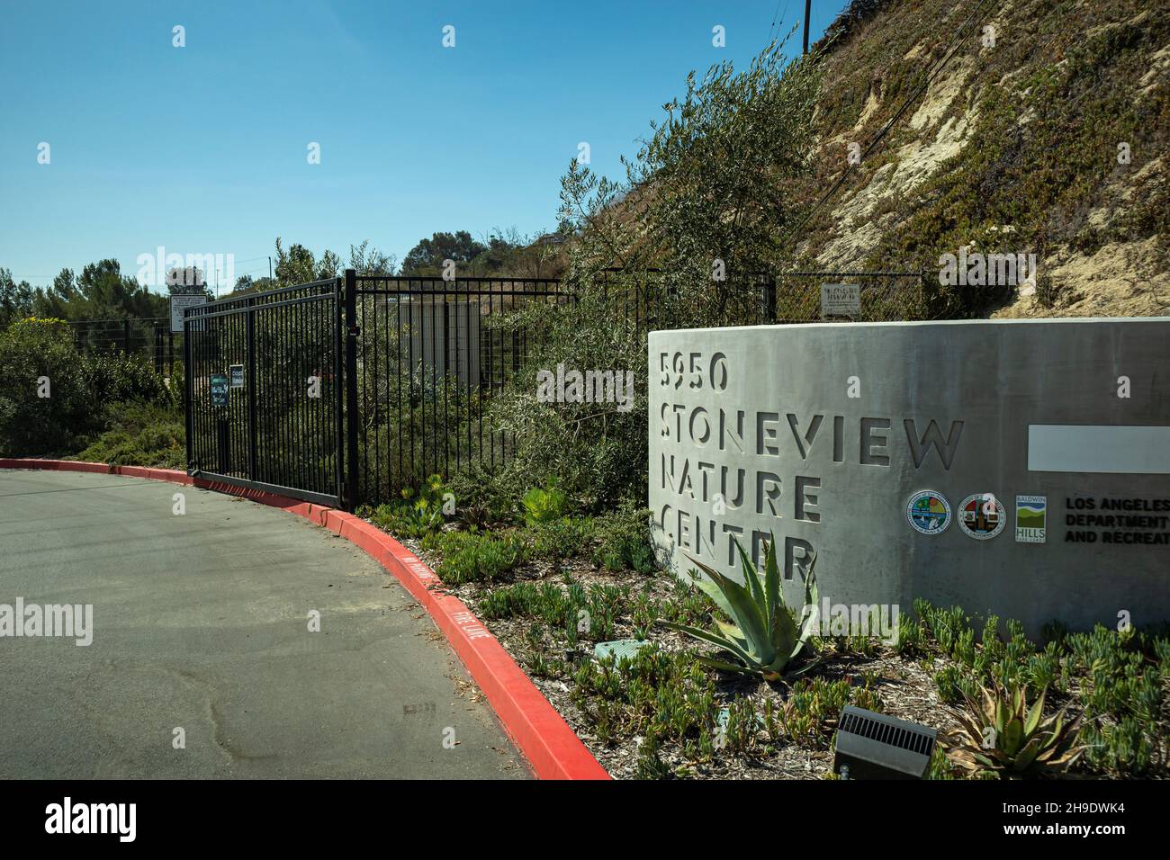 Lo Stoneview Nature Center di Culver City è un sito di 5 ettari di giardini, opere d'arte e offre laboratori didattici. E' la prima tappa sul Parco di Pla Foto Stock