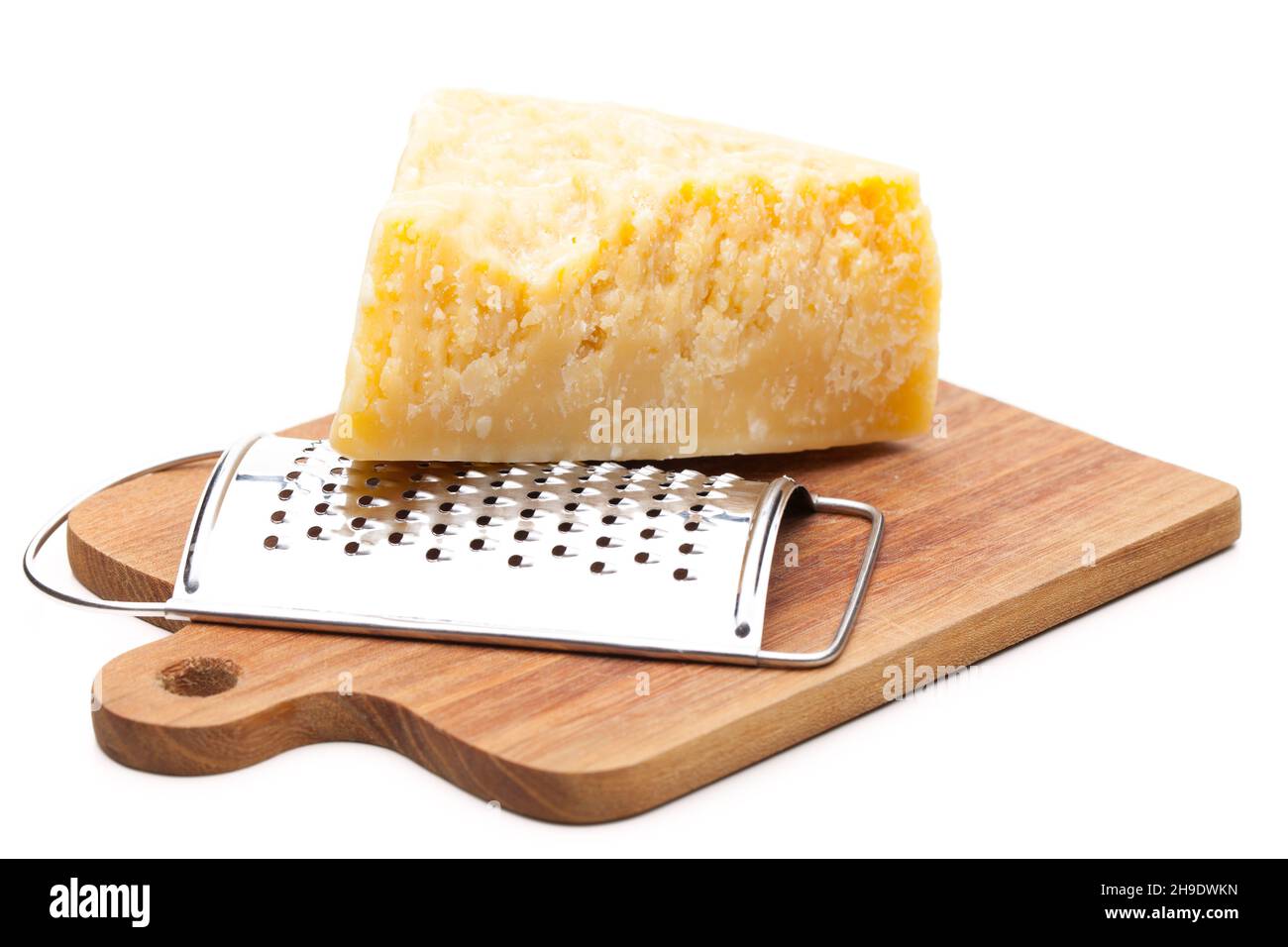 grattugia formaggio, formaggio, parmigiano, fresco, tavola, Bianco, legno, Italiano, strofinato, dettaglio, dettagli, prodotto di latte, a, metallo, parte, opzionale, originale Foto Stock