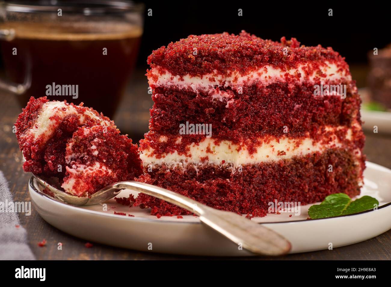 Pezzetto di torta di velluto rosso Foto Stock