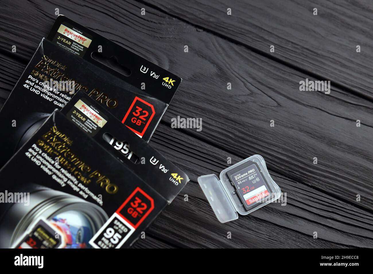 KHARKOV, UCRAINA - 12 GENNAIO 2021: SanDisk Extreme pro sdhc 32gb nuova  scheda di memoria per fotocamere e dispositivi di registrazione video Foto  stock - Alamy