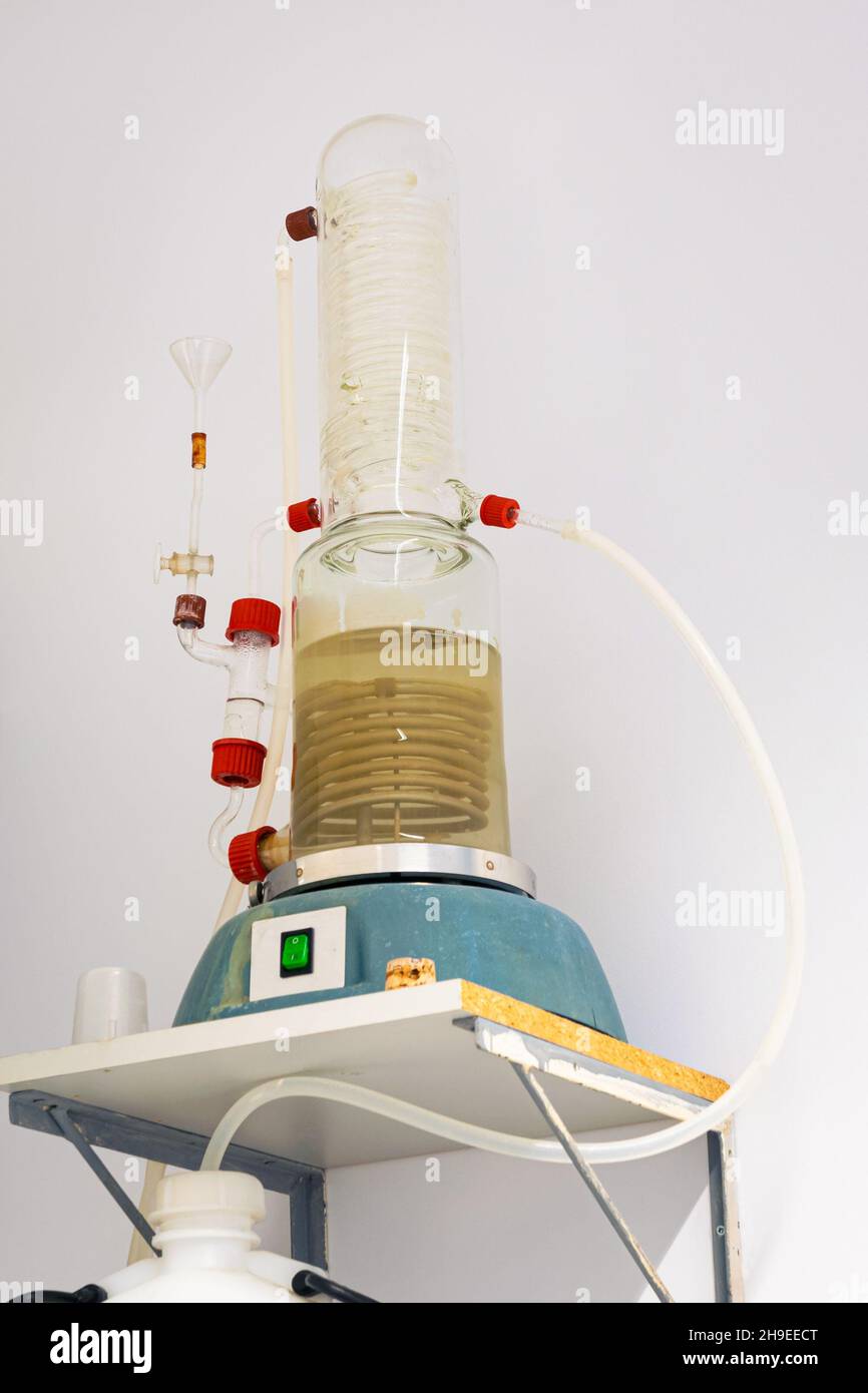 Dispositivo di distillazione per la distillazione e la demineralizzazione dell'acqua. Per una rimozione efficiente dei solventi mediante evaporazione. Utilizzato nell'industria e nella chimica. Foto Stock