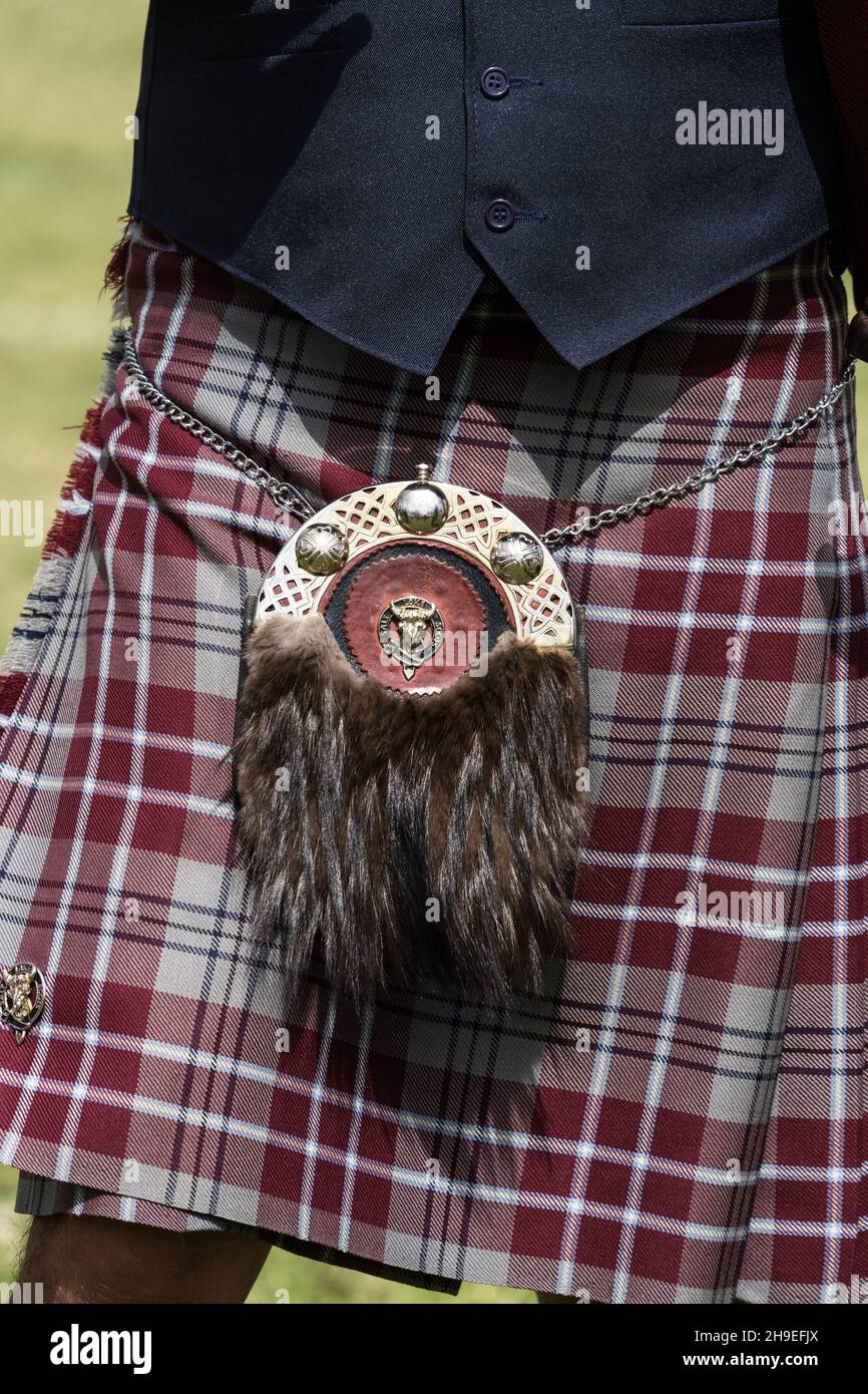 Uno sportivo o una borsa è indossato come parte del vestito Highland Scots con il kilt. Foto Stock
