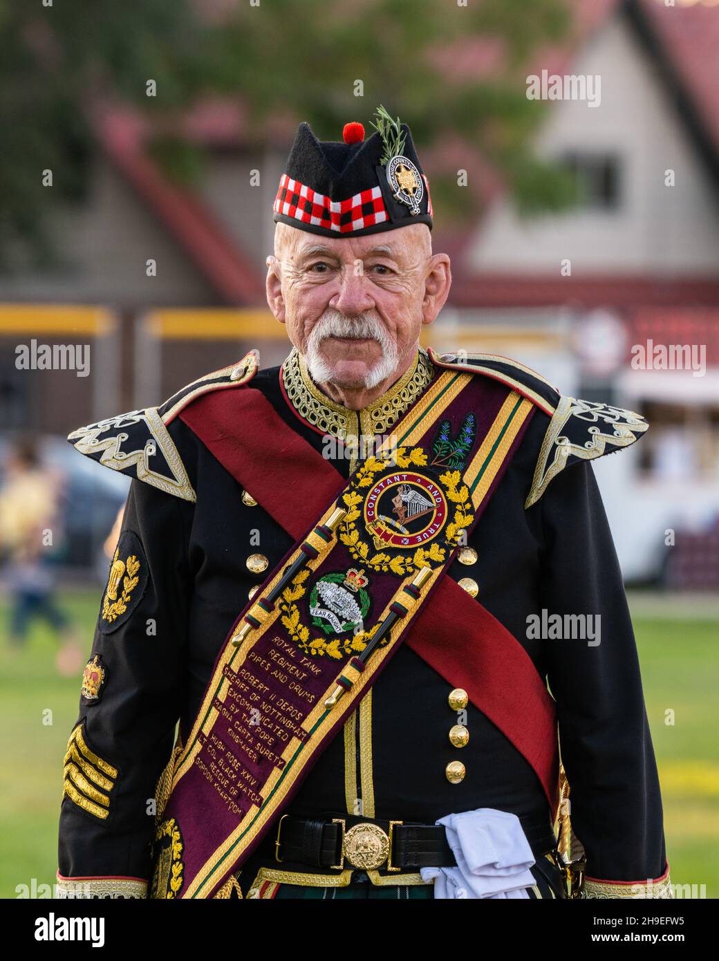 Ritratto di un drum major delle Highland in piena regalia ad un festival scozzese nello Utah, USA. Foto Stock