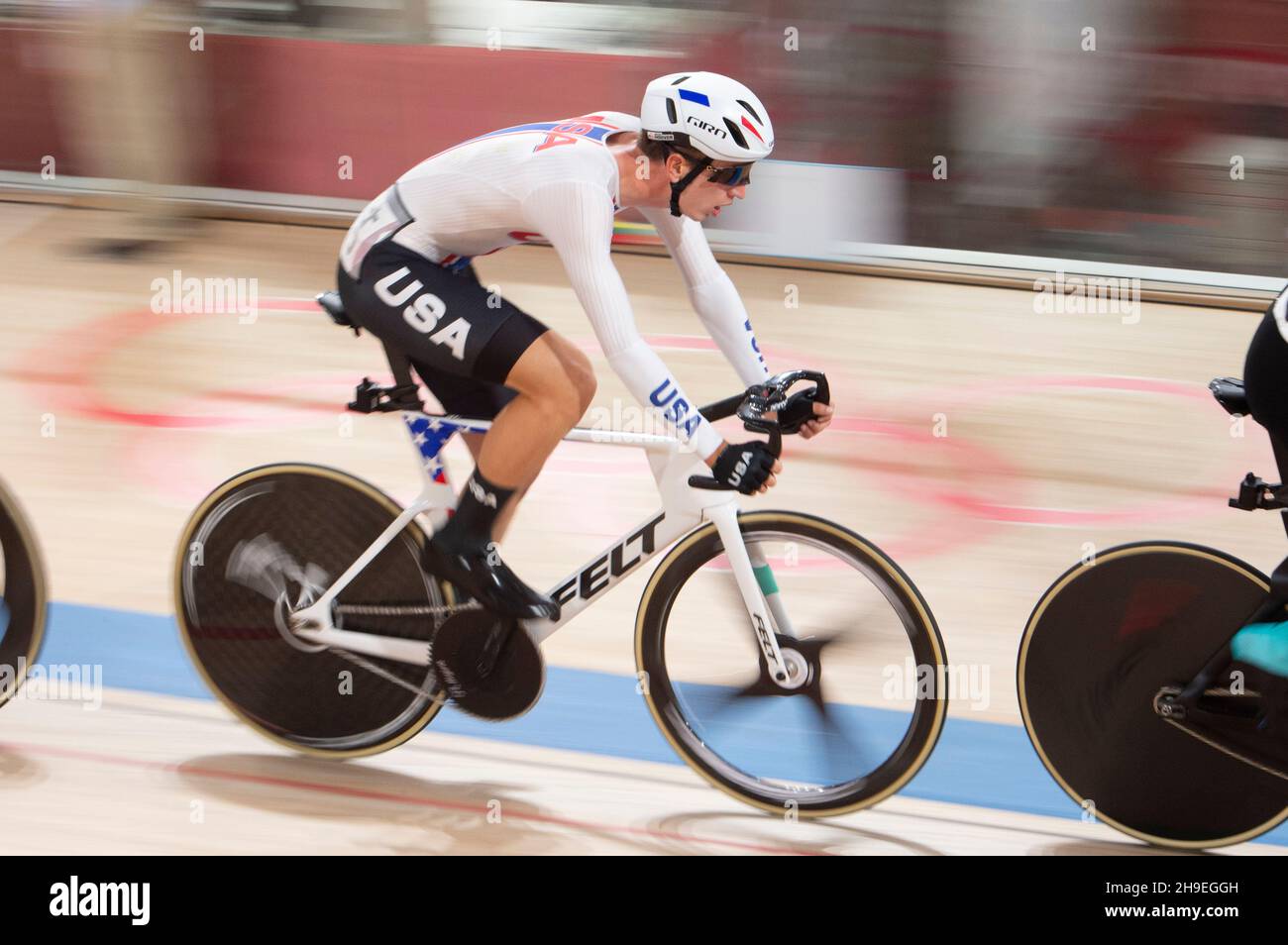 Gavin Hoover durante la gara a punti, parte dell'evento Omnium ai Giochi Olimpici di Tokyo 2020 Foto Stock