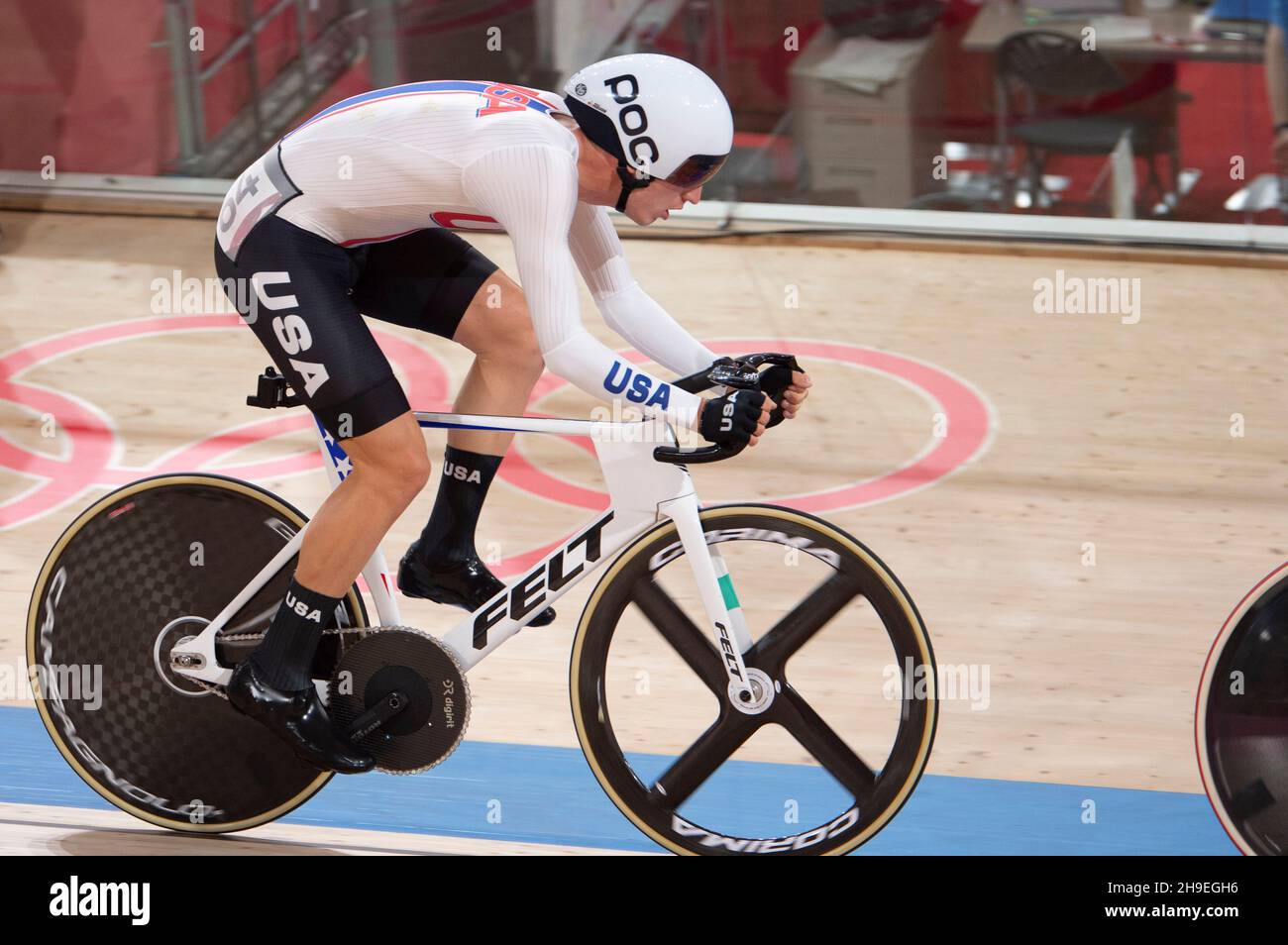 Gavin Hoover durante la gara a punti, parte dell'evento Omnium ai Giochi Olimpici di Tokyo 2020 Foto Stock