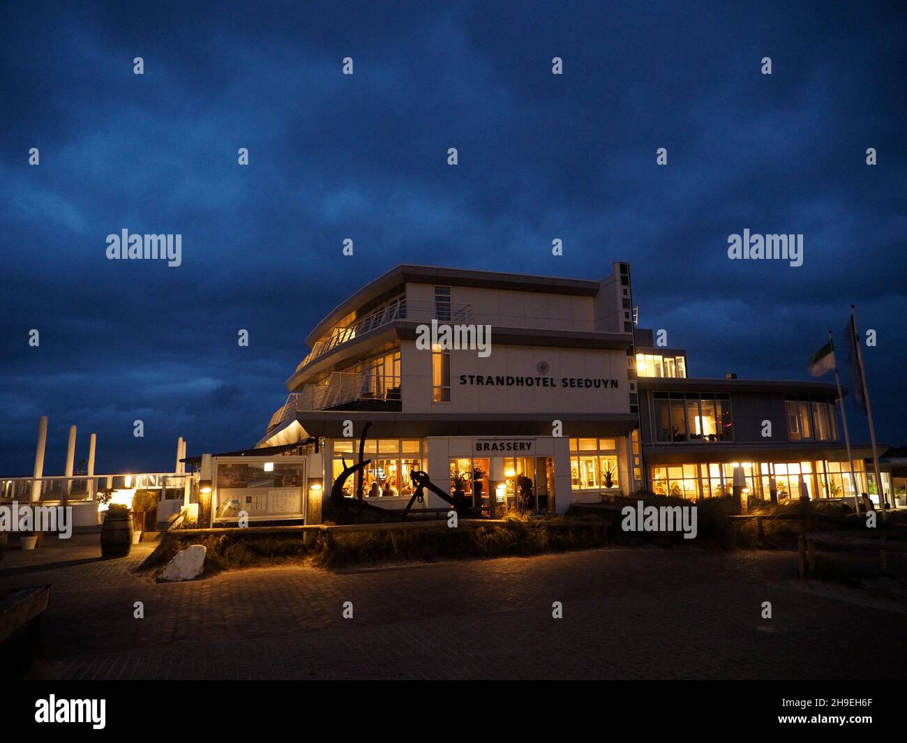 Foto serale di Strandhotel Seeduyn sull'isola di Vlieland, Frisia, Paesi Bassi Foto Stock