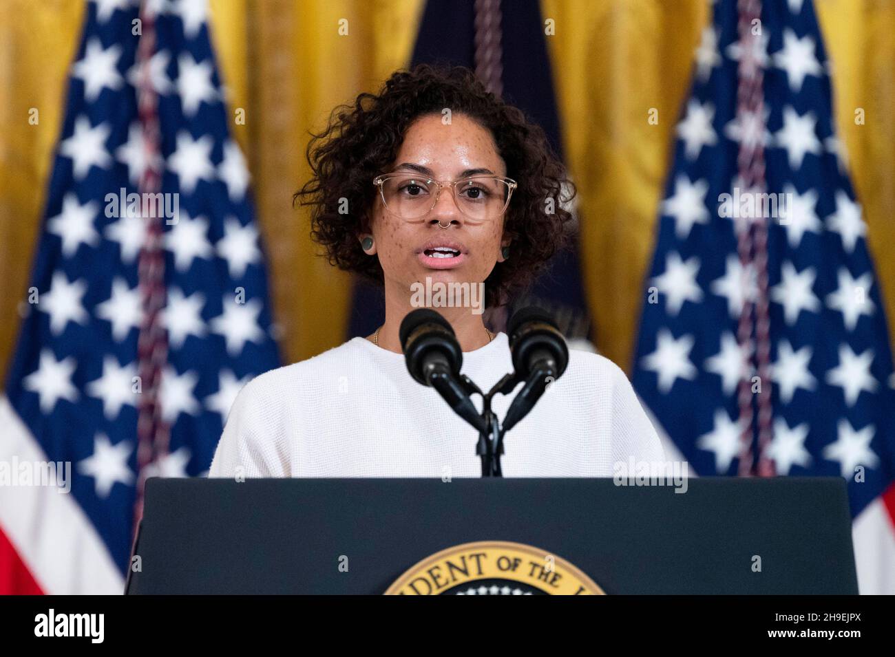 Washington, DC, Stati Uniti. 6 dicembre 2021. Washington, DC, Stati Uniti: IESHA MEZA parlando del suo uso di insulina e l'impatto dei prezzi sulla sua capacità di ottenerla poco prima del quando il presidente ha parlato del Build Back Better Act e del suo impatto sui costi della prescrizione di droga. (Credit Image: © Michael Brochstein/ZUMA Press Wire) Credit: ZUMA Press, Inc./Alamy Live News Foto Stock