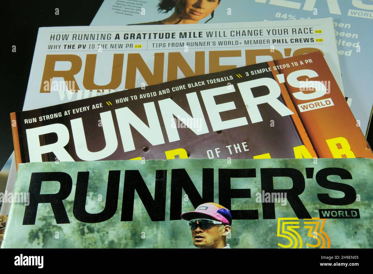 Numeri assortiti della rivista Runner's World; un periodico per appassionati di corsa, praticanti, appassionati dello sport; di proprietà di Hearst Communications. Foto Stock