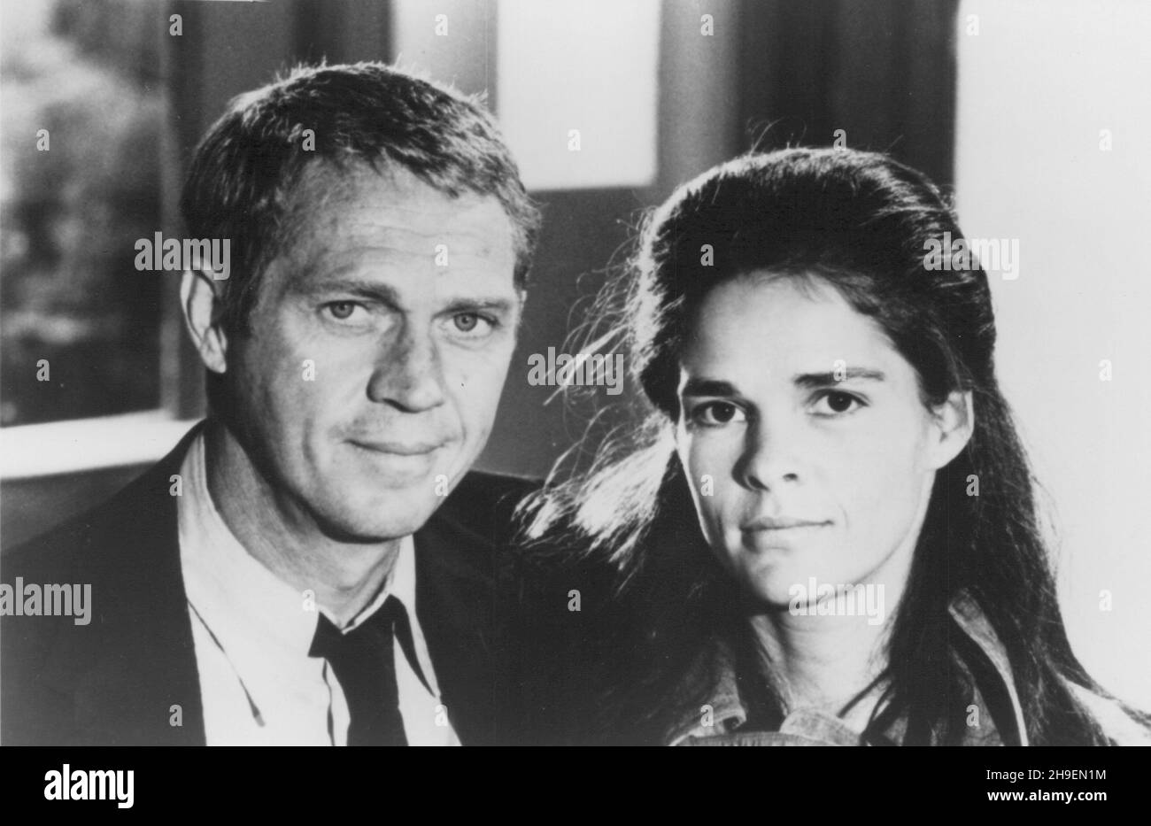 DATA DI USCITA: 19 Dicembre 1972 TITOLO: The Getaway CASA DI PRODUZIONE: David Foster Productions DIRETTORE: Sam Peckinpah TRAMA: Un ex-con recentemente rilasciato e la sua moglie fedele vanno in corsa dopo che un heist va storto. PROTAGONISTA: STEVE MCQUEEN come Doc McCoy e ALI MACGRAW come Carol McCoy. (Immagine di credito: ©David Foster Productions/Entertainment Pictures) Foto Stock