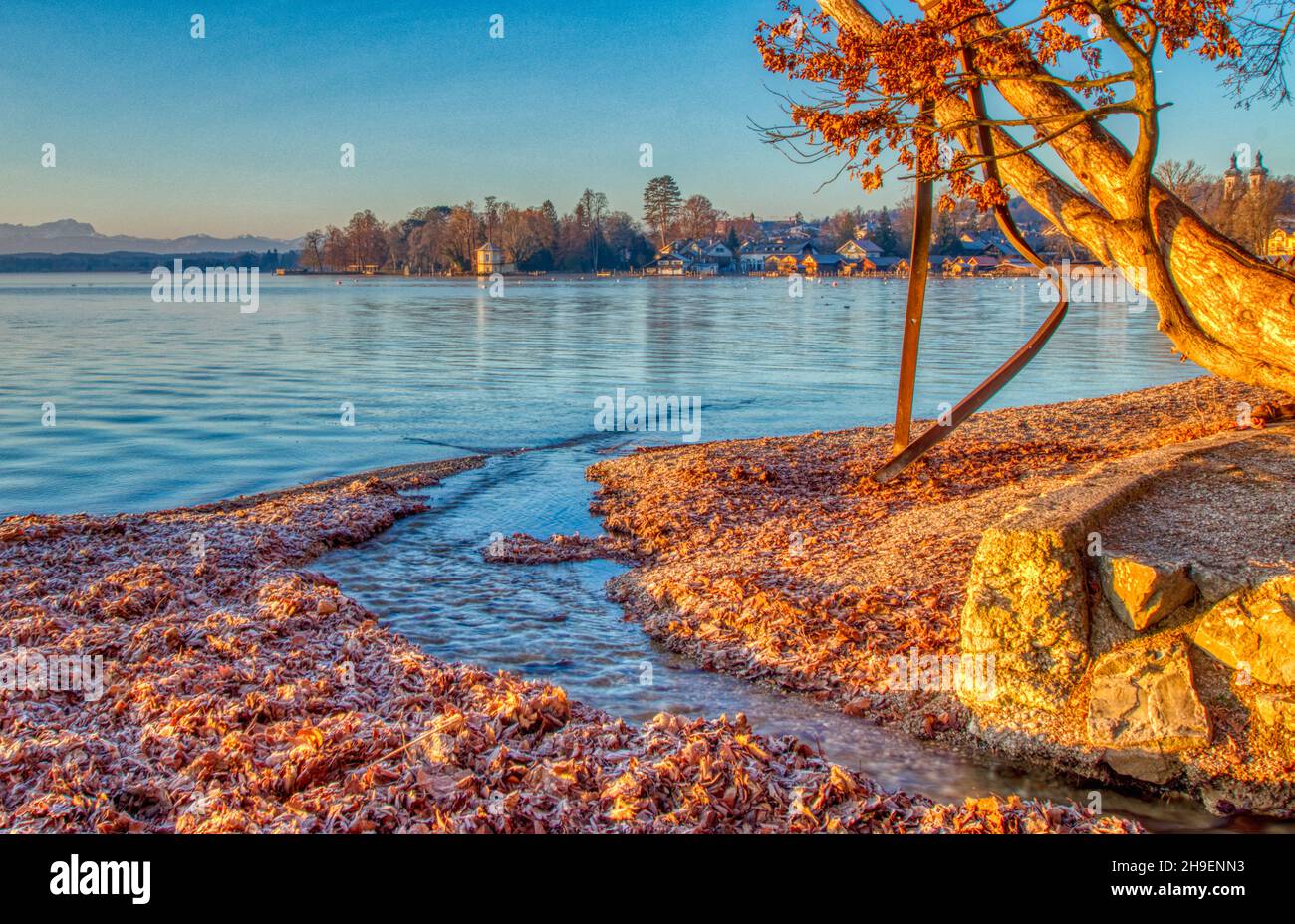 Riva dello Starnberger See a Tutzing, Germania Foto Stock