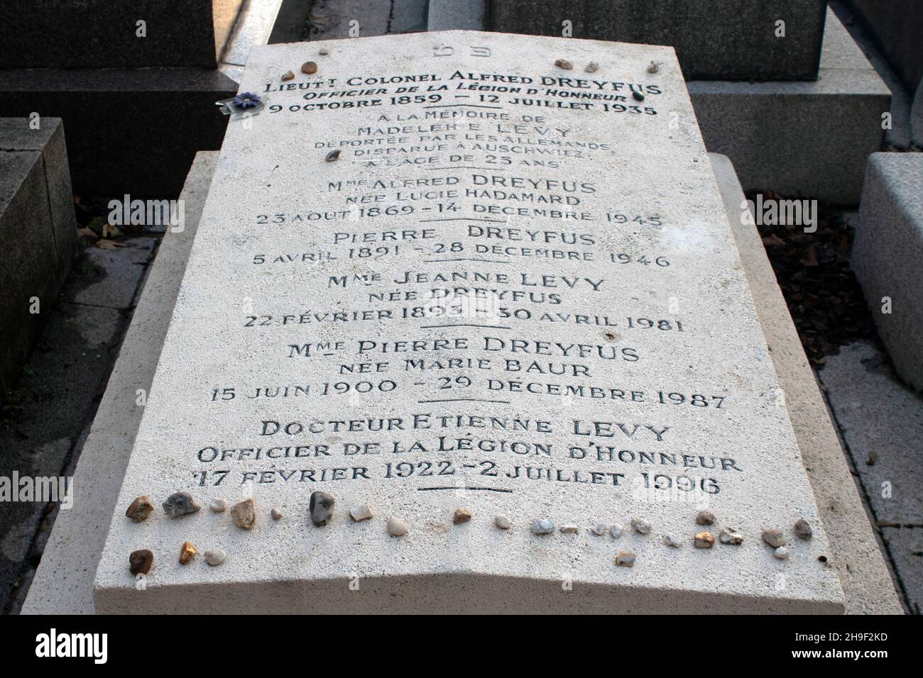La tomba di Alfred Dreyfus Montparnasse Cimitero, Parigi, Francia Foto Stock