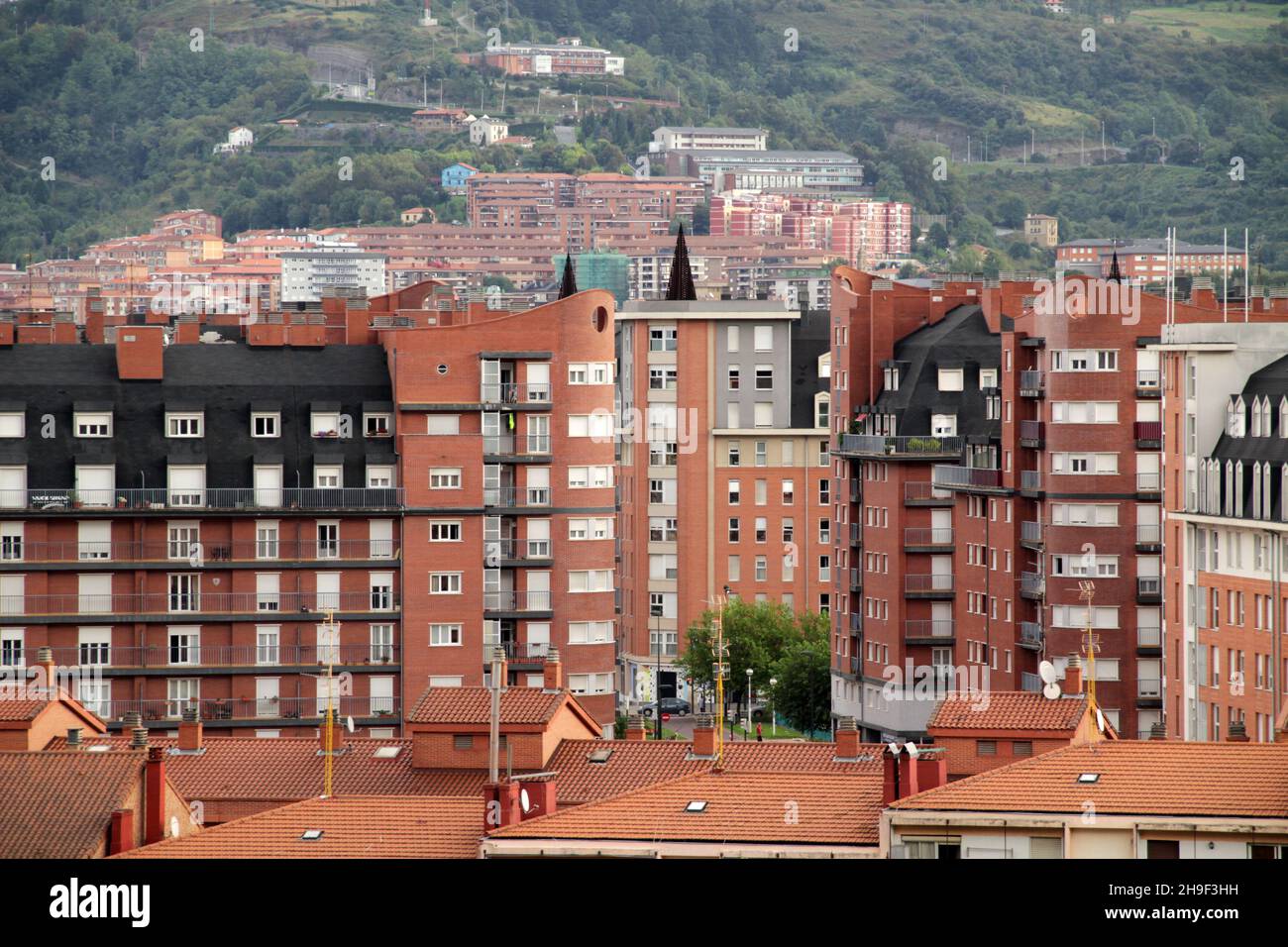 Edifici colorati con varie sfumature. Bilbao, Spagna Foto Stock