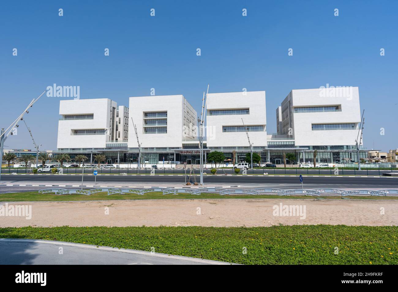 DOHA, QATAR - 13 NOVEMBRE 2021: L’edificio del 2022 è il primo edificio al mondo, con il numero di anni che si trova nella zona Aspire di Doha, Qatar. Foto Stock