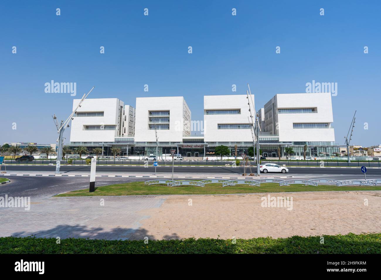 DOHA, QATAR - 13 NOVEMBRE 2021: L’edificio del 2022 è il primo edificio al mondo, con il numero di anni che si trova nella zona Aspire di Doha, Qatar. Foto Stock