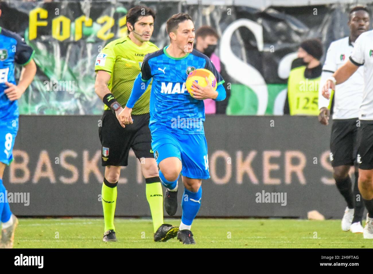 La Spezia, Italia. 05 dicembre 2021. Giacomo Raspadori (Sassuolo) durante Spezia Calcio vs US Sassuolo, Campionato italiano di calcio A Match a la Spezia, Italia, Dicembre 05 2021 Credit: Independent Photo Agency/Alamy Live News Foto Stock