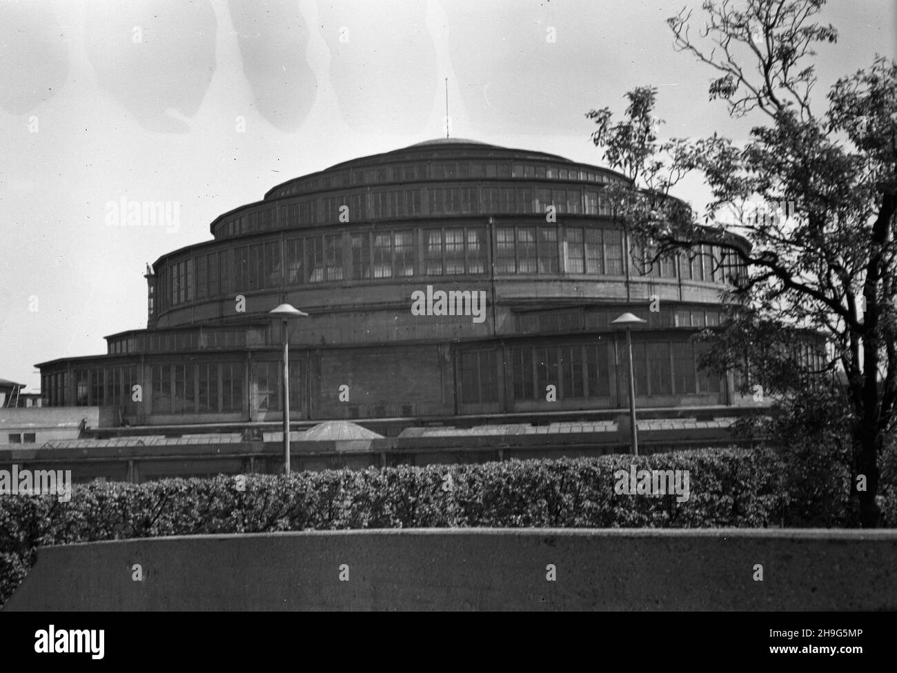 Wroc³aw, 1948-06. Przygotowania do Wystawy Ziem Odzyskanych. NZ. Hala Ludowa. mb PAP Dok³adny dzieñ wydarzenia nieustalony. Wroclaw, giugno 1948. Preparativi per la mostra dei territori riconquistati. Nella foto: Il People's Hall. Come PAP/S. Sadowski Foto Stock