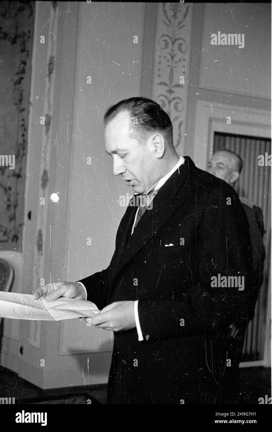 Warszawa, 1948-06-03. Ambasador Czechos³owacji Frantisek Pisek (nuova zelanda) sk³ada listy uwierzytelniaj¹ce w Belwederze na rêce prezydenta Boles³awa Bieruta. mgs PAP Varsavia, 3 giugno 1948. L'Ambasciatore Cecoslovacco Frantisek Pisek (nella foto) presenta lettere di accreditamento al Presidente Boleslaw Bierut nel Palazzo Belvedere. mgs PAP Foto Stock