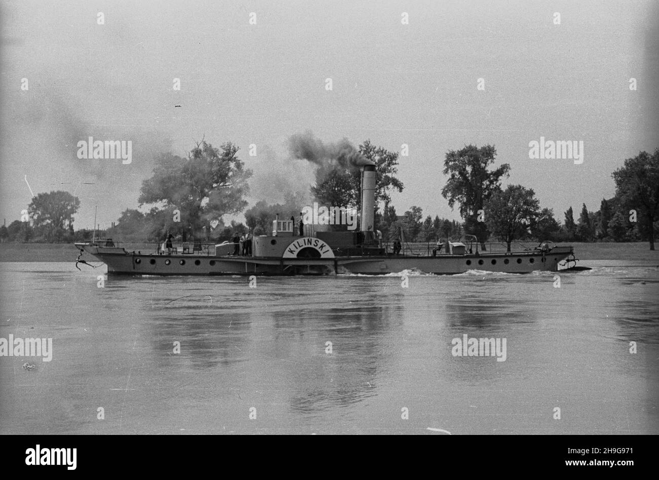 Wroc³aw, 1948-06-11. ¯egluga pasa¿erska na rzece Odra. NZ. Parowiec turbinowy s/s Kiliñski. AS PAP/S. Sadowski Wroclaw, 11 giugno 1948. Navigazione passeggeri sul fiume Odra. Nella foto: Vaporiera a turbina S/s Kilinski. Come PAP/S. Sadowski Foto Stock