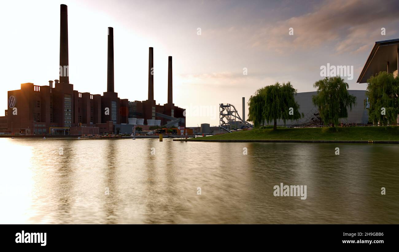 WOLFSBURG, GERMANIA - 05 novembre 2021: La sede centrale della Volkswagen AG a Wolfsburg, uno dei principali produttori di automobili al mondo Foto Stock