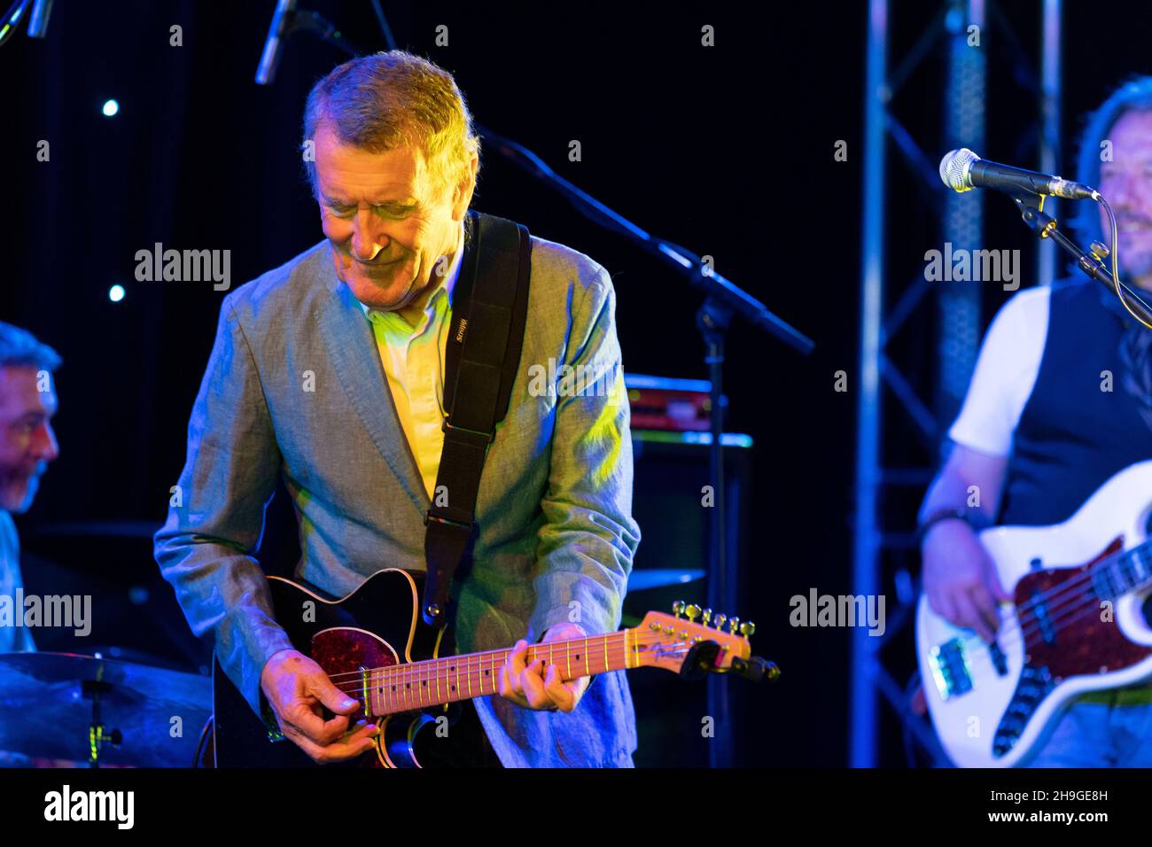 Il chitarrista e cantante Hamish Stuart si esibisce al Canterbury Festival il 2021 ottobre Foto Stock