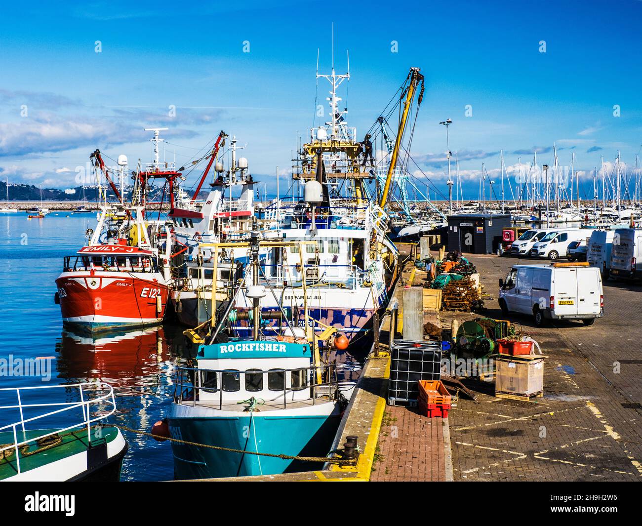 Barche da pesca al porto di Brixham in Devon. Foto Stock