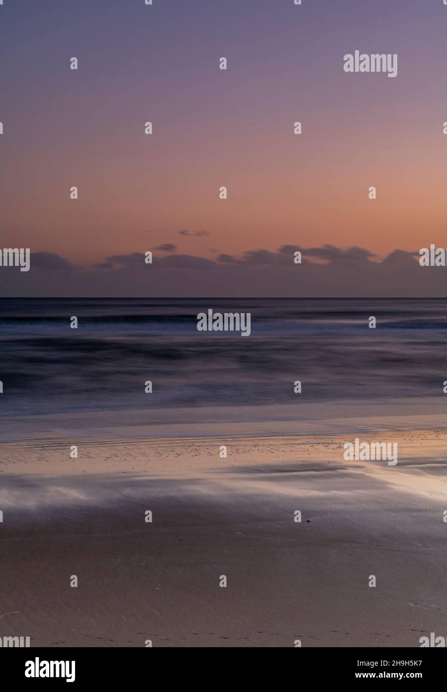 bellissima isola suggestiva di wight seascape, etereo seascape, generico moody e marino atmosferico, paesaggio moody, isola di wight coastline. Foto Stock