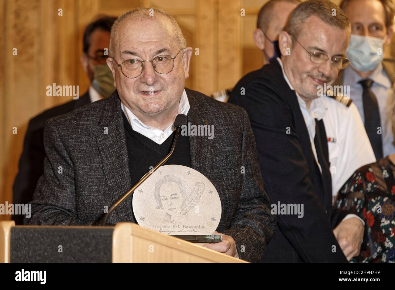 Parigi, Francia. 6th Dic 2021. Joël Cornette vincitore 'Trophée Gonzague Saint-Bris de la Biographie 2021' per il suo libro 'Anne de Bretagne' (Gallimard) Foto Stock