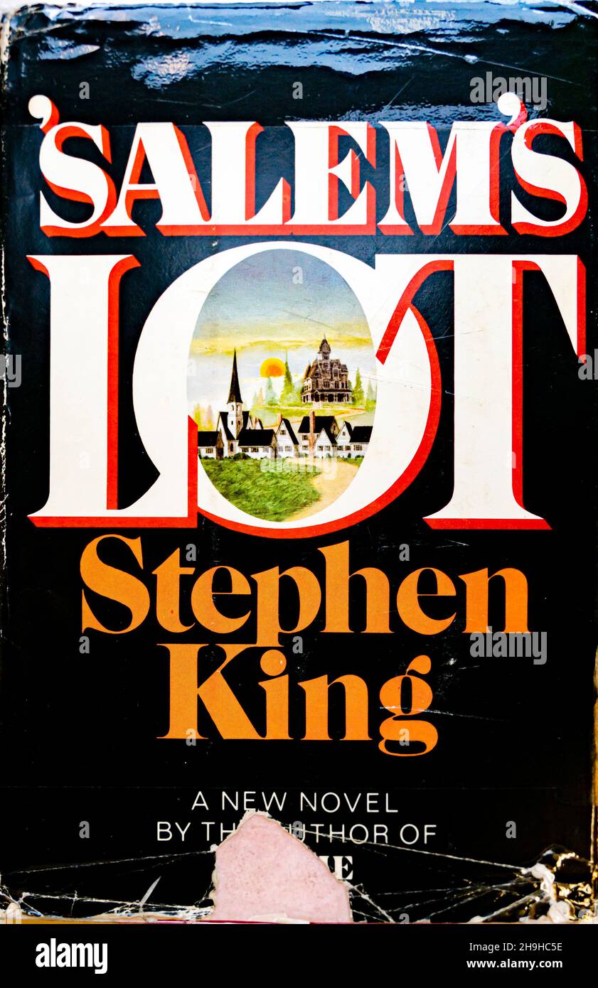 Copertina del libro che mostra l'usura del romanzo horror Lot di Stephen King's Salem. Il romanzo deve essere adattato nell'immagine di movimento di film in 2022. Foto Stock