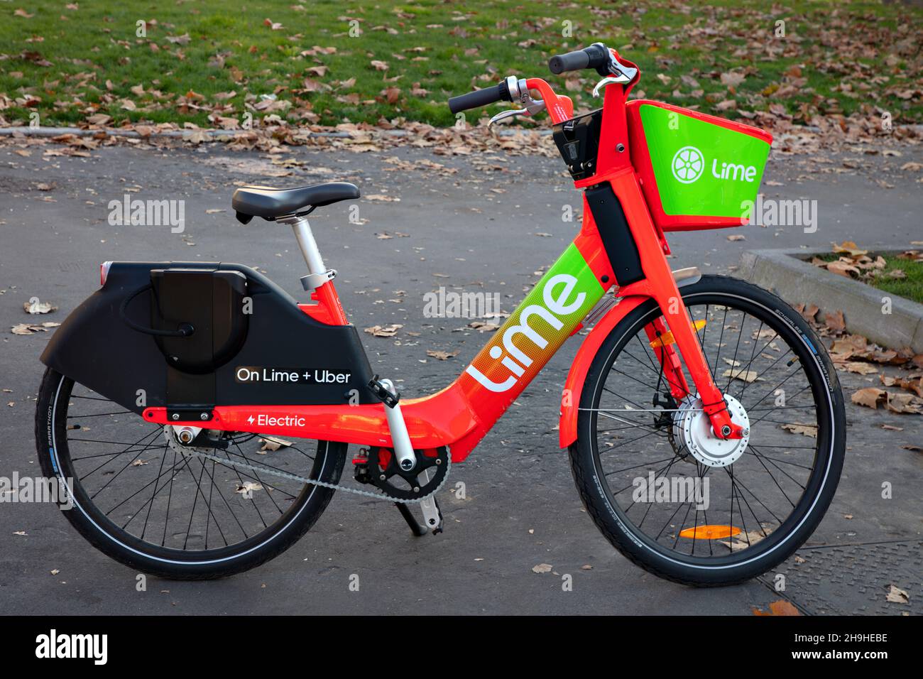 Bicicletta elettrica italia immagini e fotografie stock ad alta risoluzione  - Alamy