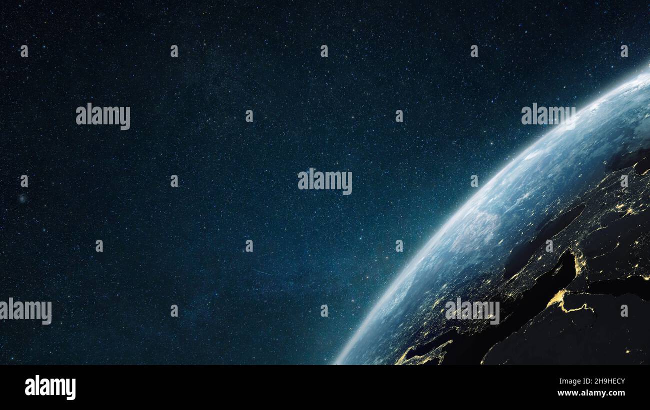 Superficie del pianeta Terra nello spazio profondo. Carta da parati esterna per spazi scuri. Notte sul pianeta con le luci delle città. Vista dall'orbita. Terra di notte. Civilizatio Foto Stock