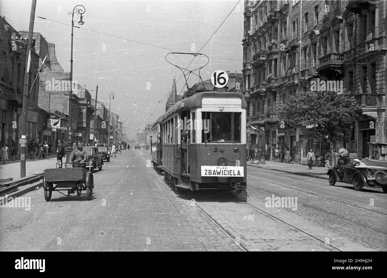 Warszawa, 1948-08. Tramwaj nr 16 na ulicy Marsza³kowskiej. pw PAP Dok³adny dzieñ wydarzenia nieustalony. Varsavia, 1948 agosto. Tram n. 16 in via Marszalkowska. pw PAP Foto Stock