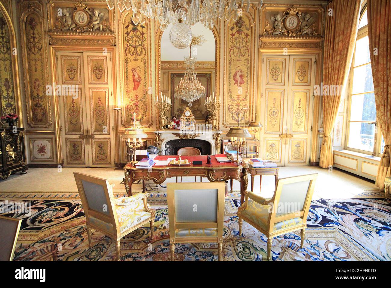 PARIGI, FRANCIA, 16 SETTEMBRE 2012 : interni decorati del palazzo Elysee, sede del presidente francese Foto Stock