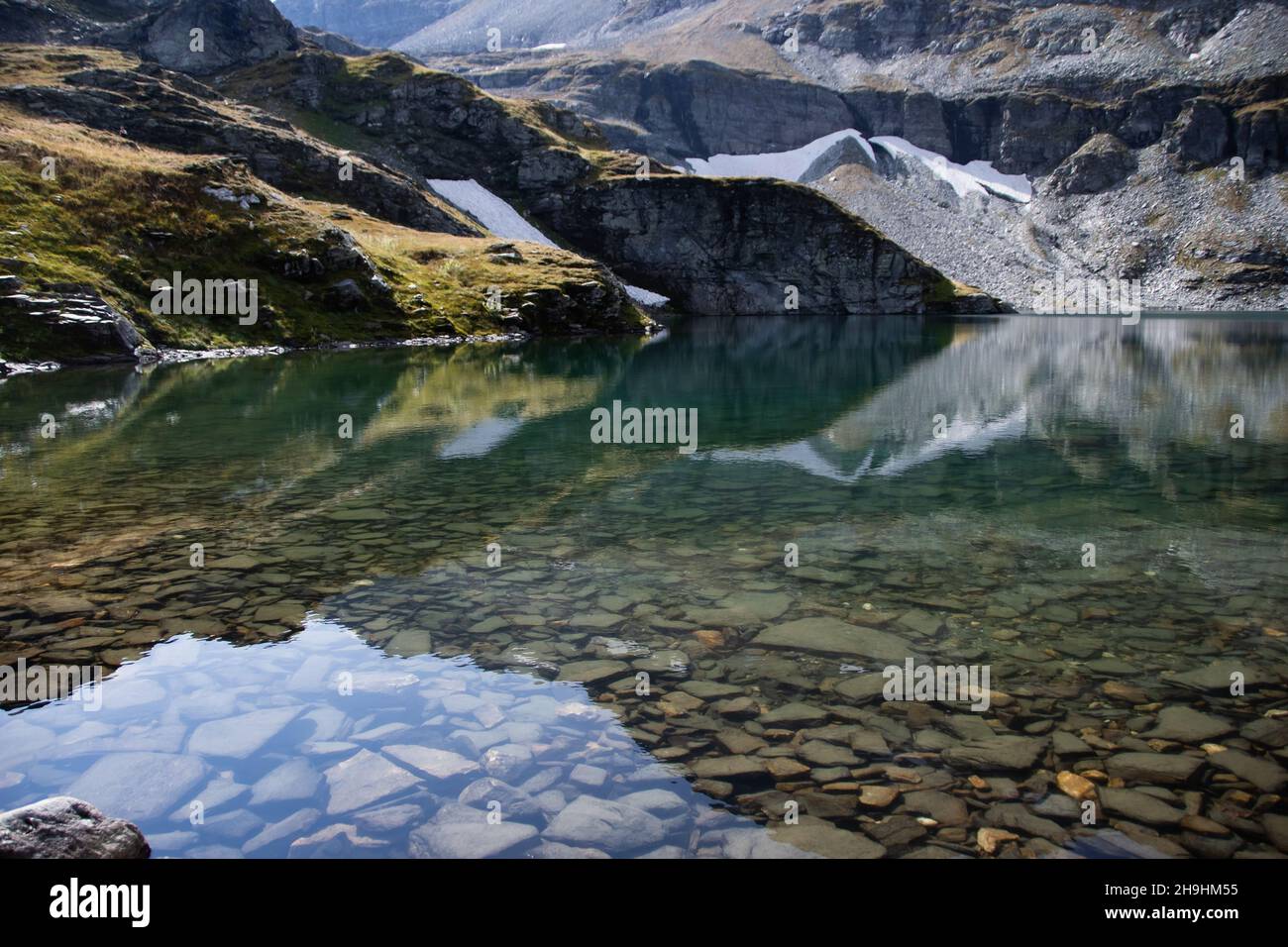 Bellissimo lago di montagna 'Plattachsee' quando il tempo è bello Foto Stock
