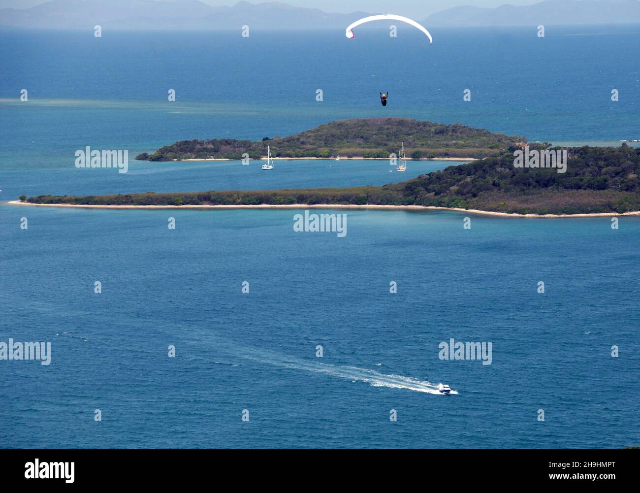 Paracadutismo su isola, Noumea, Nuova Caledonia, Francia Foto Stock